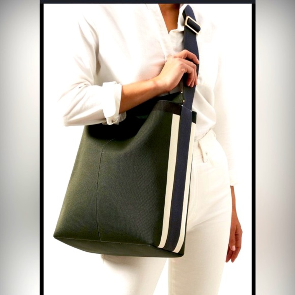 EUC Rothys Full-sized Forest Green Bucket Bag
